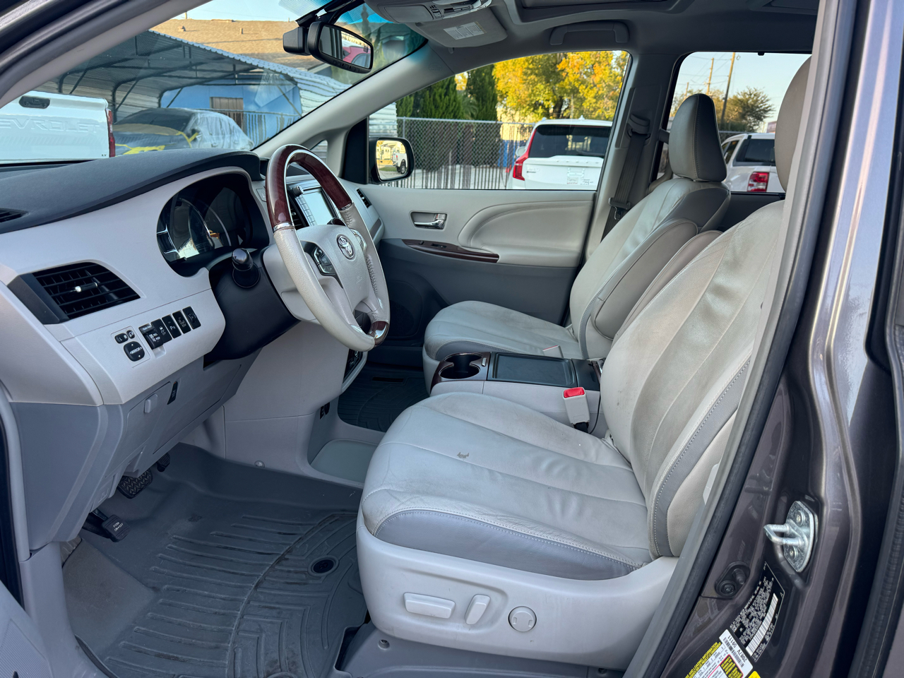 Toyota Sienna XLE FWD 8-Passenger V6 2014