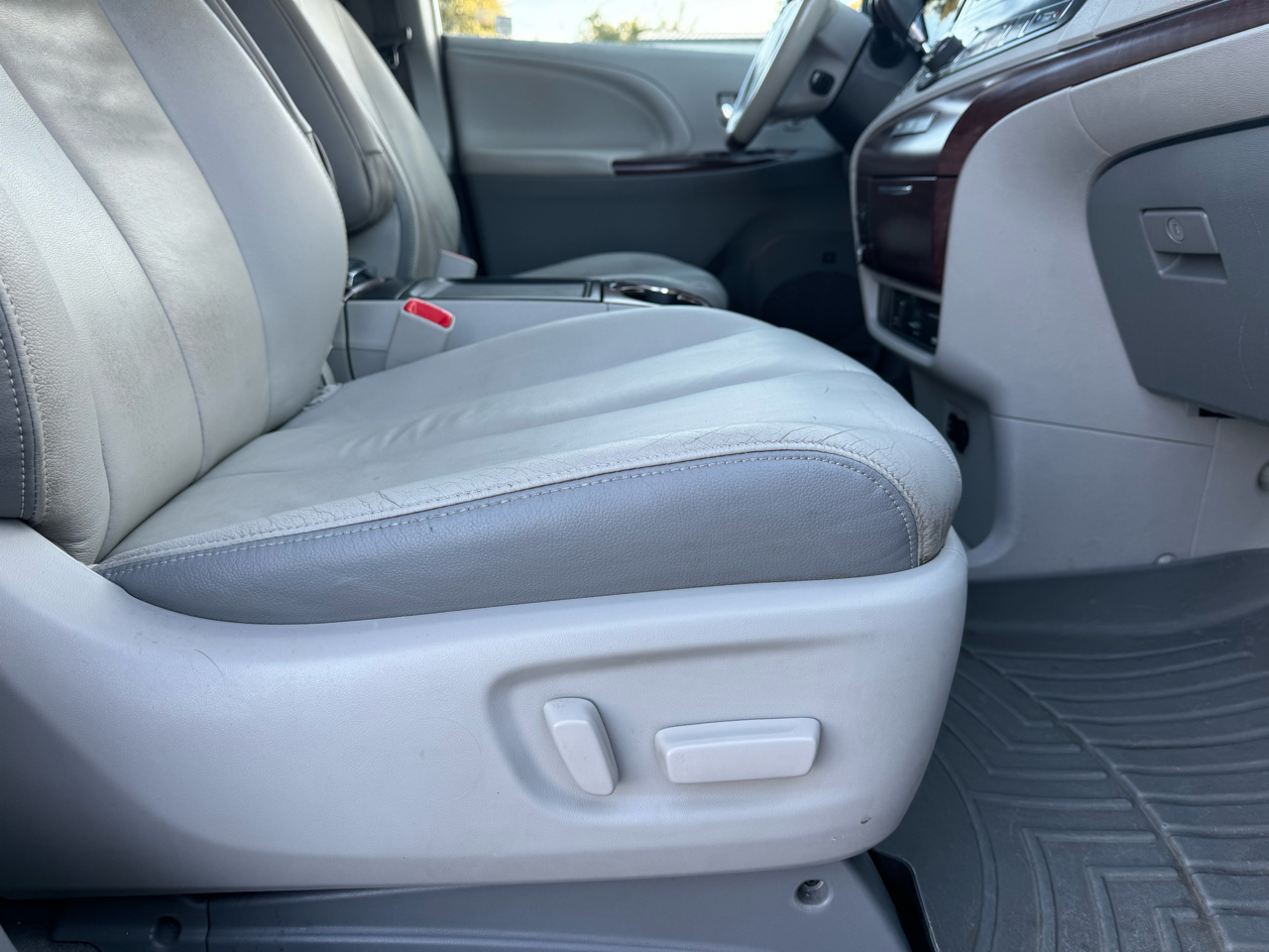 Toyota Sienna XLE FWD 8-Passenger V6 2014