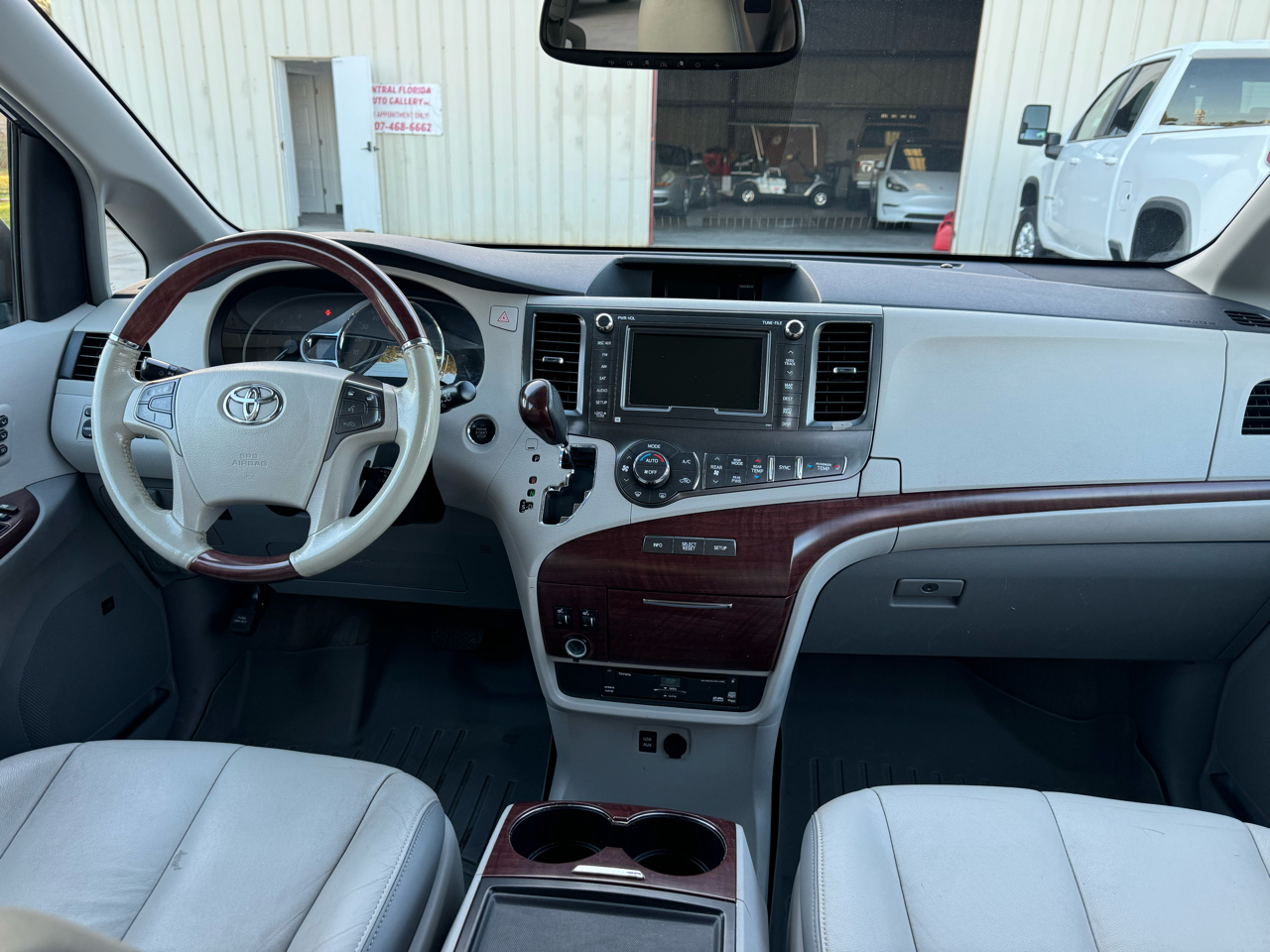 Toyota Sienna XLE FWD 8-Passenger V6 2014