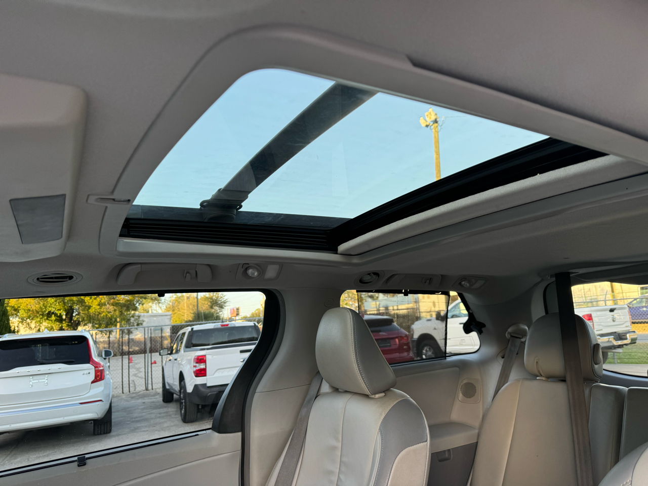 Toyota Sienna XLE FWD 8-Passenger V6 2014