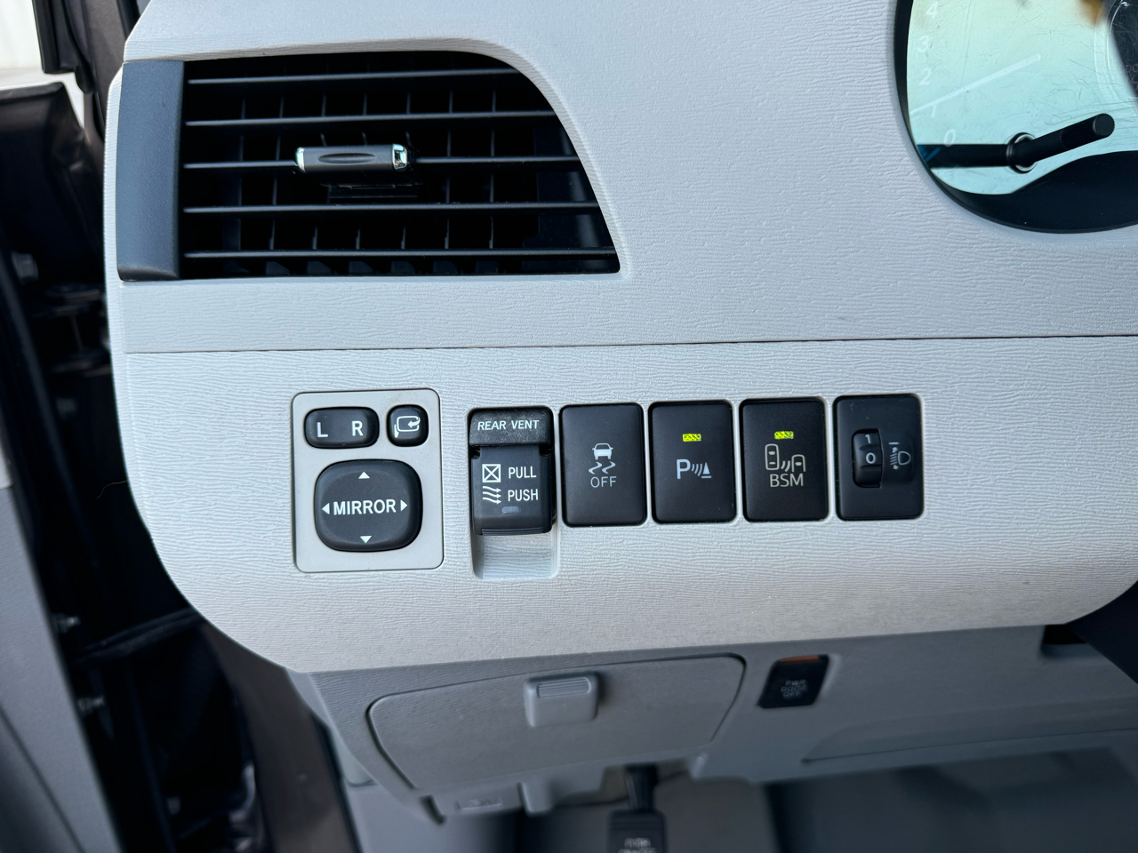 Toyota Sienna XLE FWD 8-Passenger V6 2014