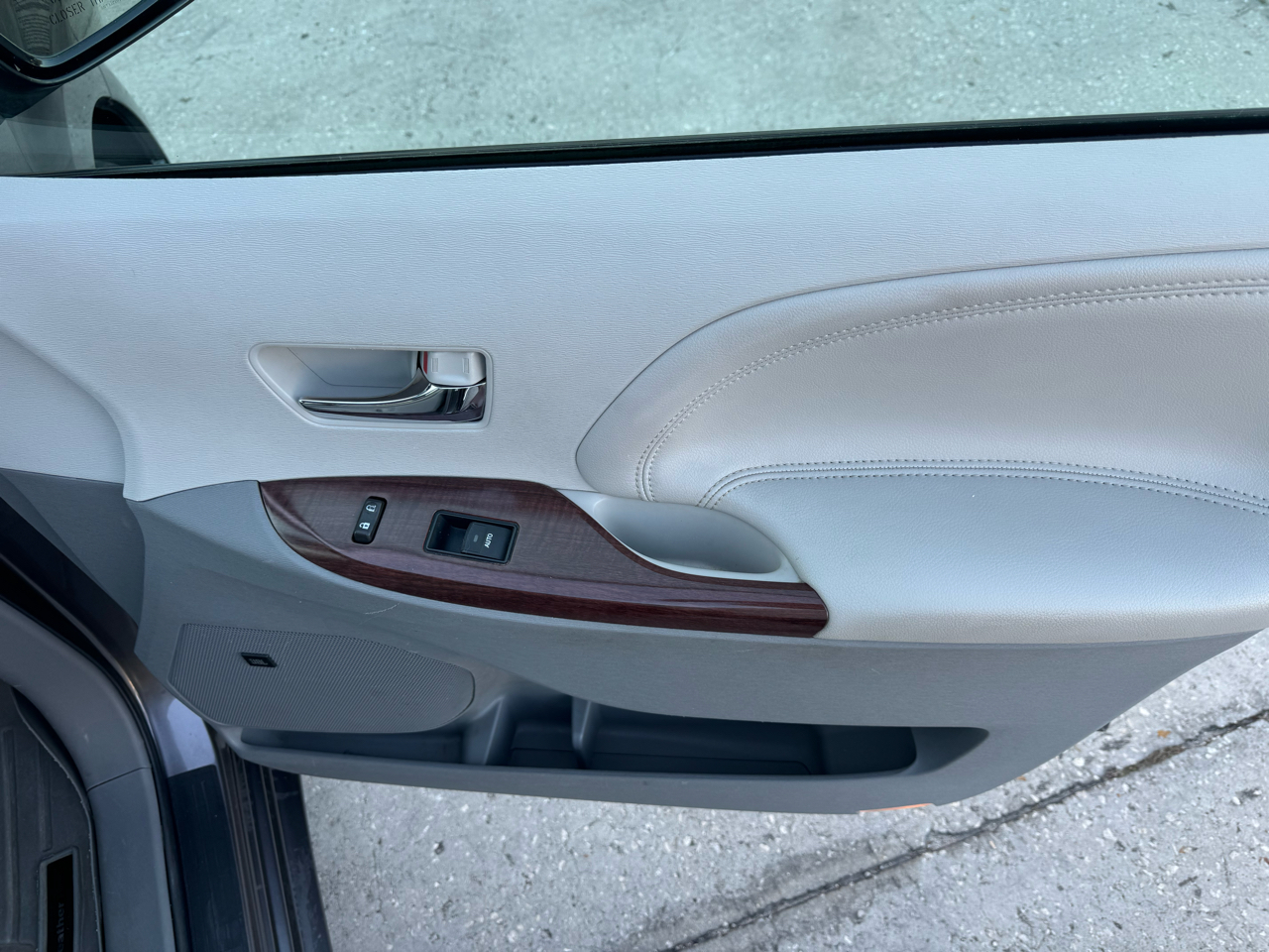 Toyota Sienna XLE FWD 8-Passenger V6 2014