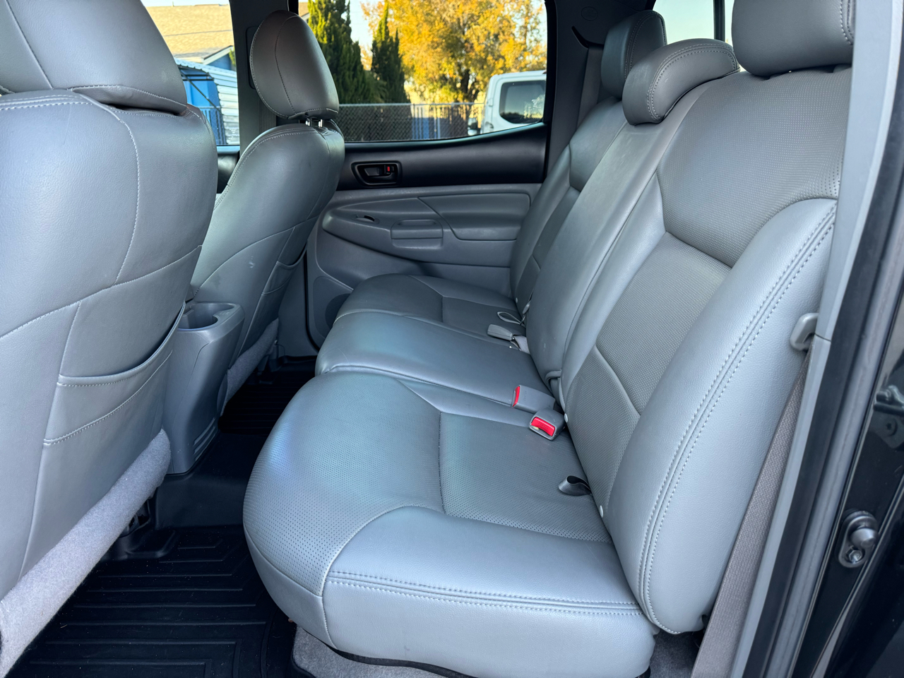 Toyota Tacoma 4WD Double Cab V6 AT TRD Sport (Natl) 2010