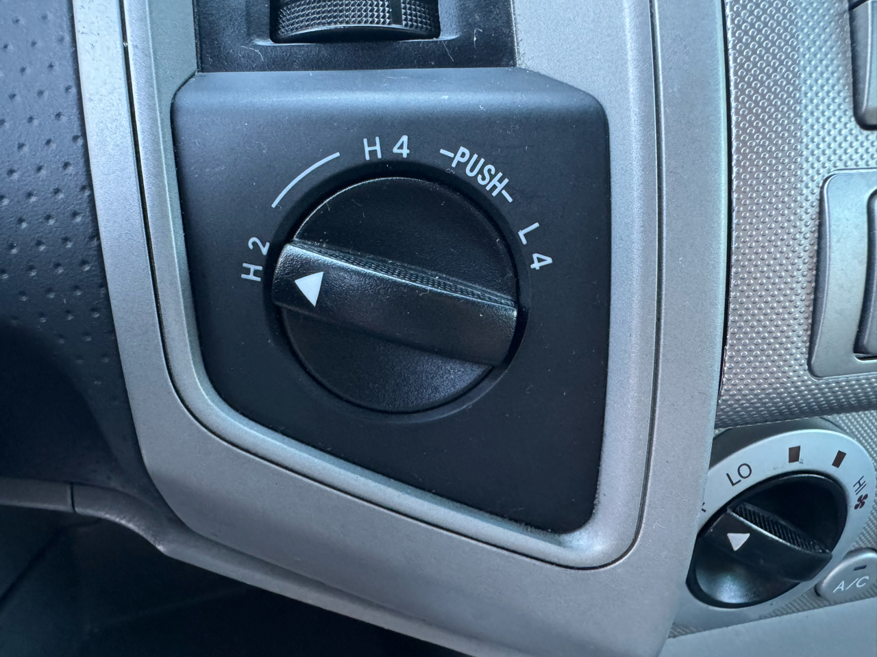 Toyota Tacoma 4WD Double Cab V6 AT TRD Sport (Natl) 2010