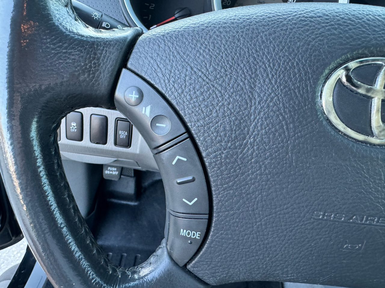 Toyota Tacoma 4WD Double Cab V6 AT TRD Sport (Natl) 2010