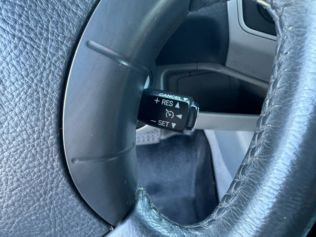 Toyota Tacoma 4WD Double Cab V6 AT TRD Sport (Natl) 2010