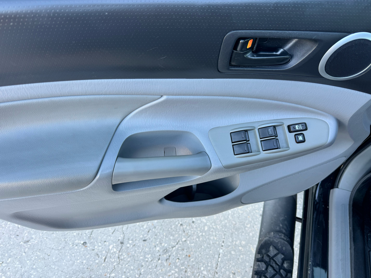 Toyota Tacoma 4WD Double Cab V6 AT TRD Sport (Natl) 2010