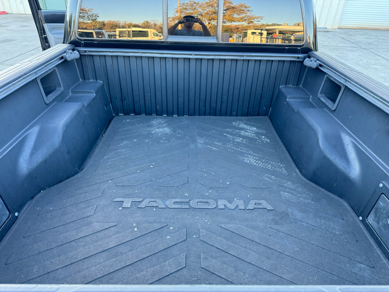 Toyota Tacoma 4WD Double Cab V6 AT TRD Sport (Natl) 2010