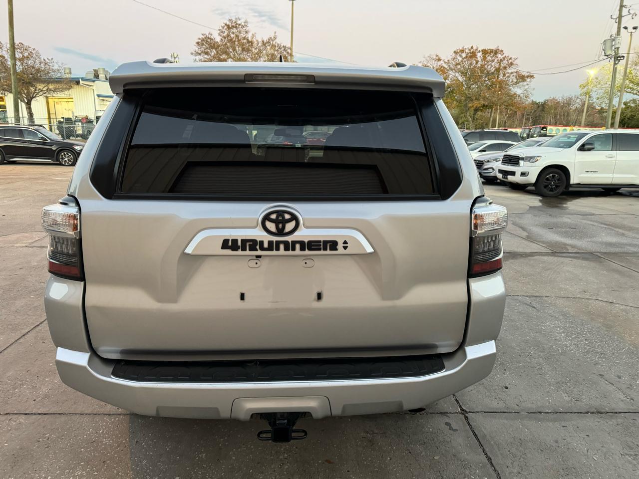 Toyota 4Runner SR5 4WD 2023