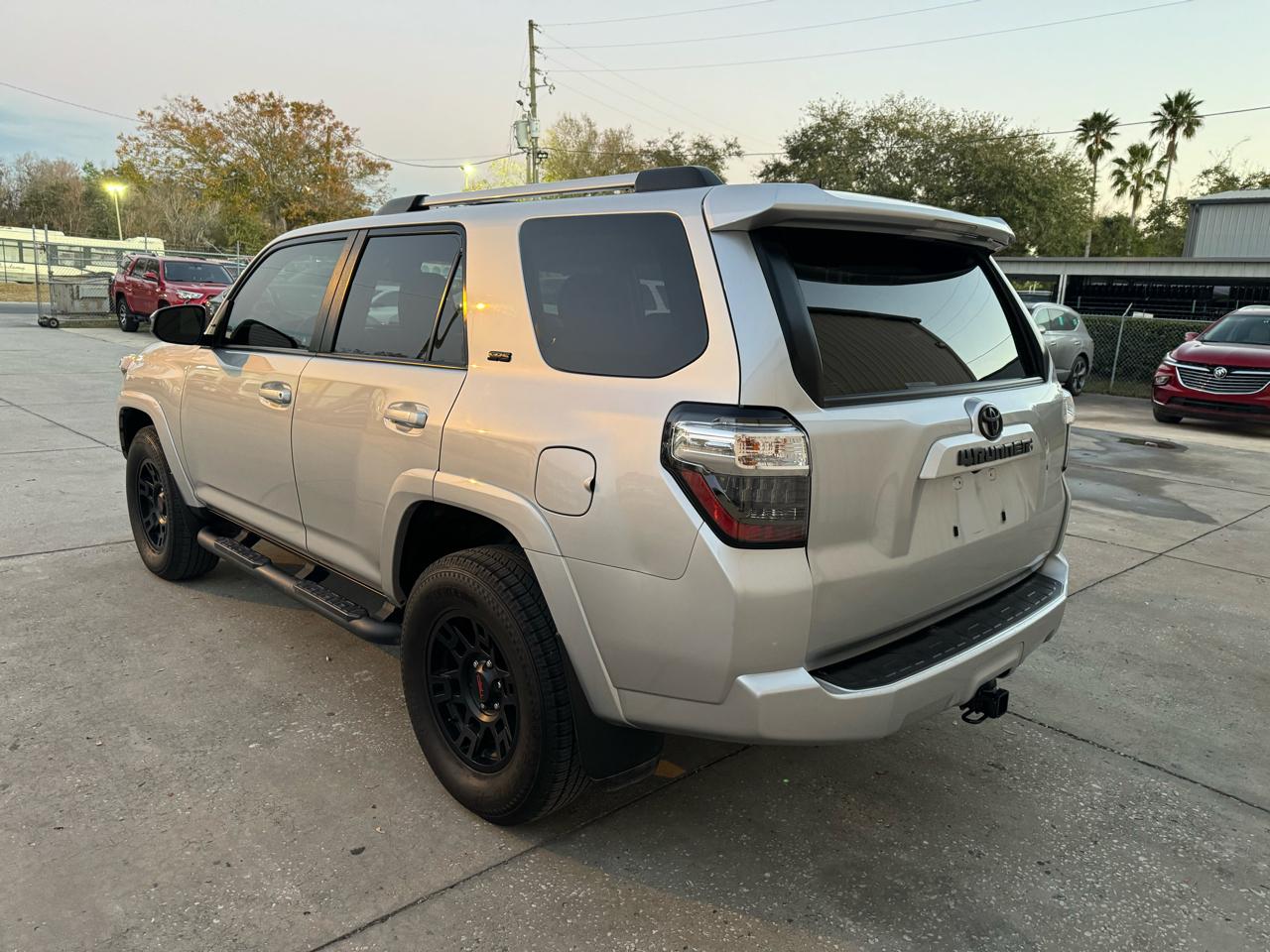 Toyota 4Runner SR5 4WD 2023
