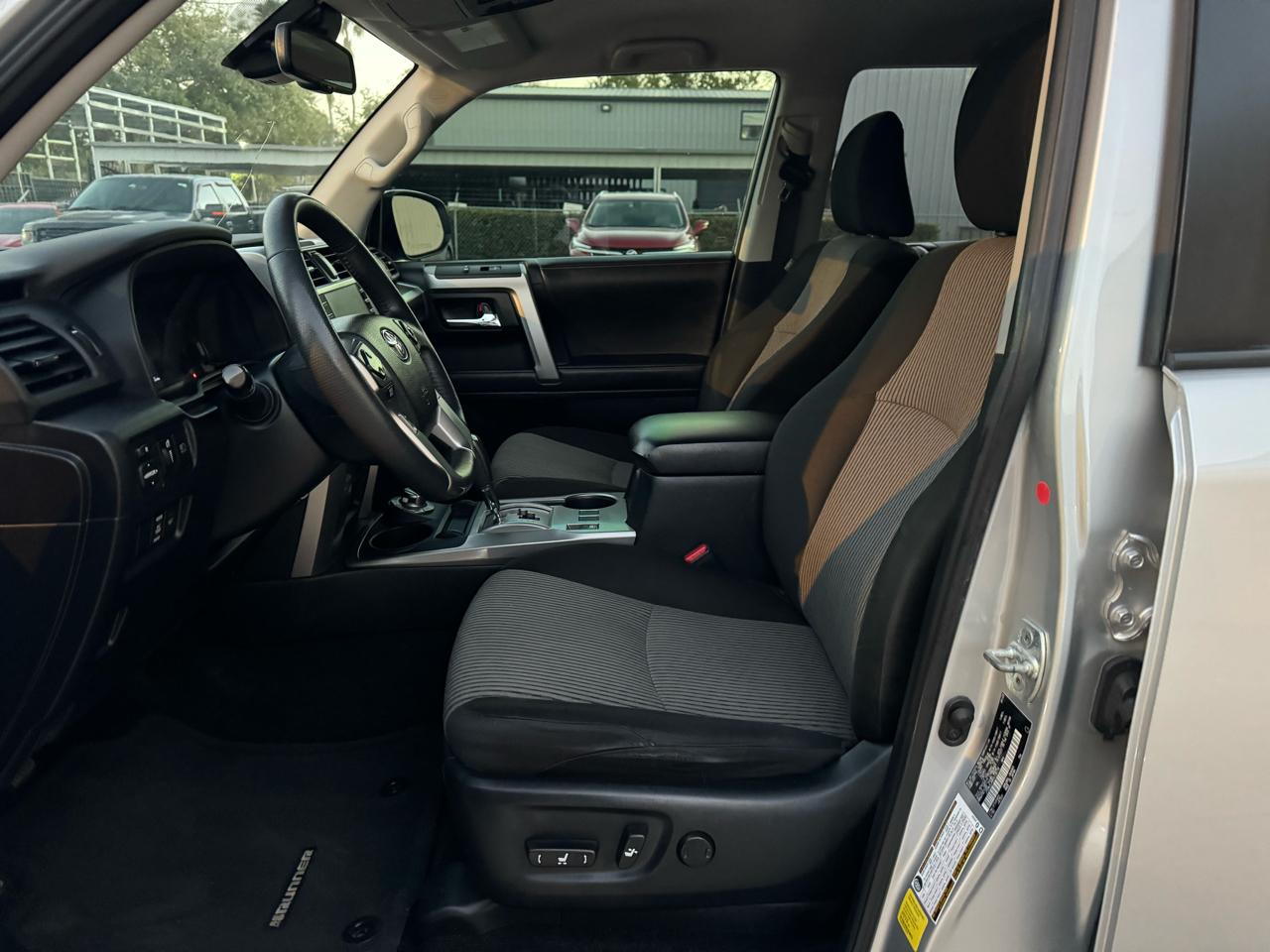 Toyota 4Runner SR5 4WD 2023