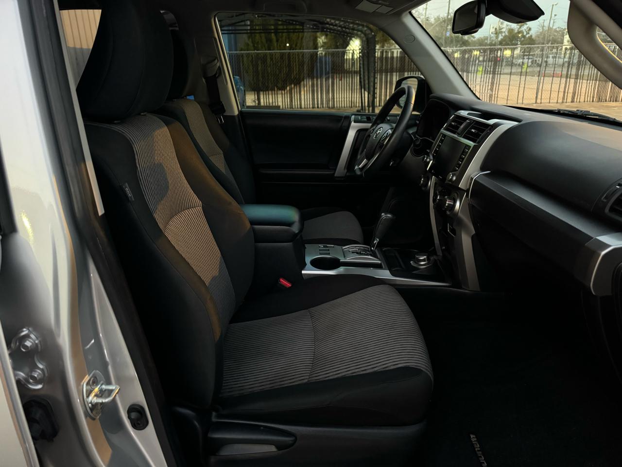 Toyota 4Runner SR5 4WD 2023