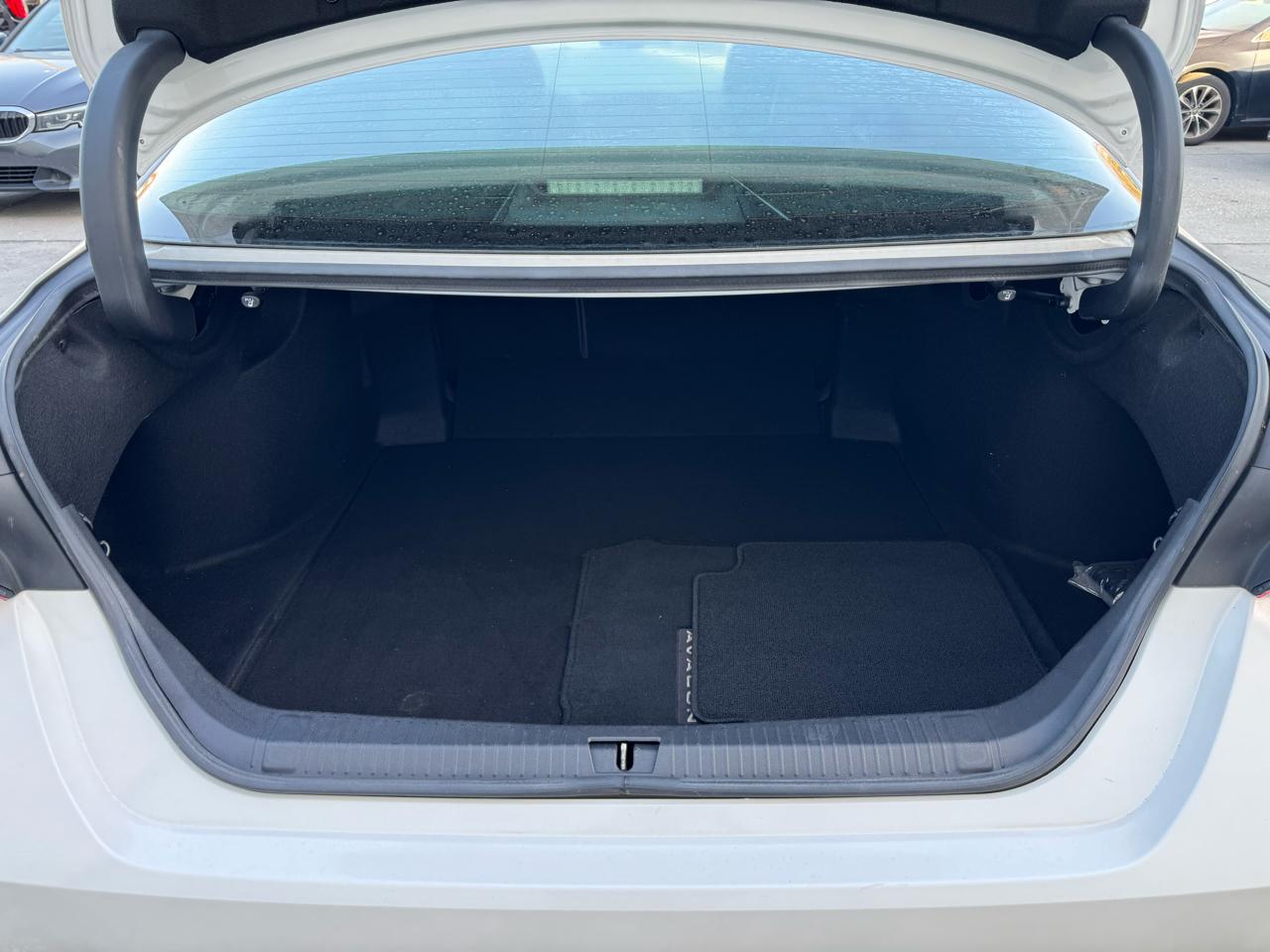 Toyota Avalon XLE 2019