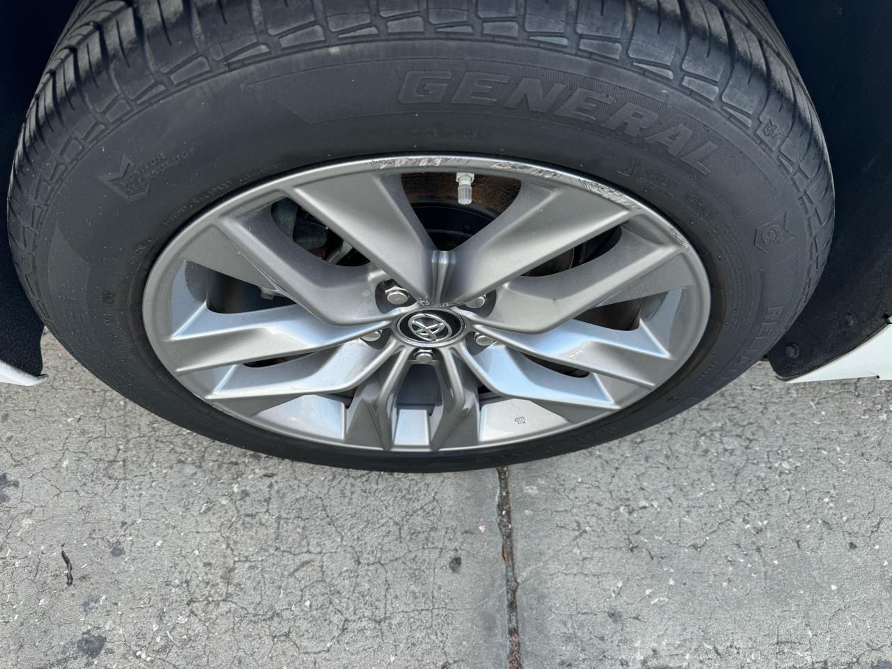 Toyota Avalon XLE 2019