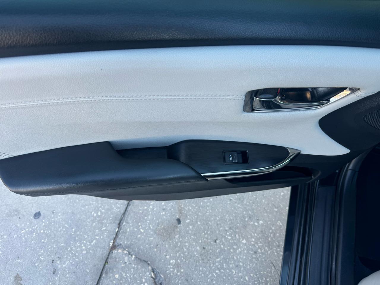 Toyota Avalon XLE 2018