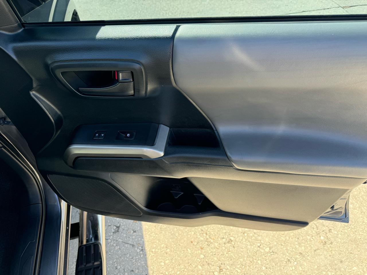 Toyota Tacoma 2WD Double Cab V6 AT SR5 (Natl) 2016