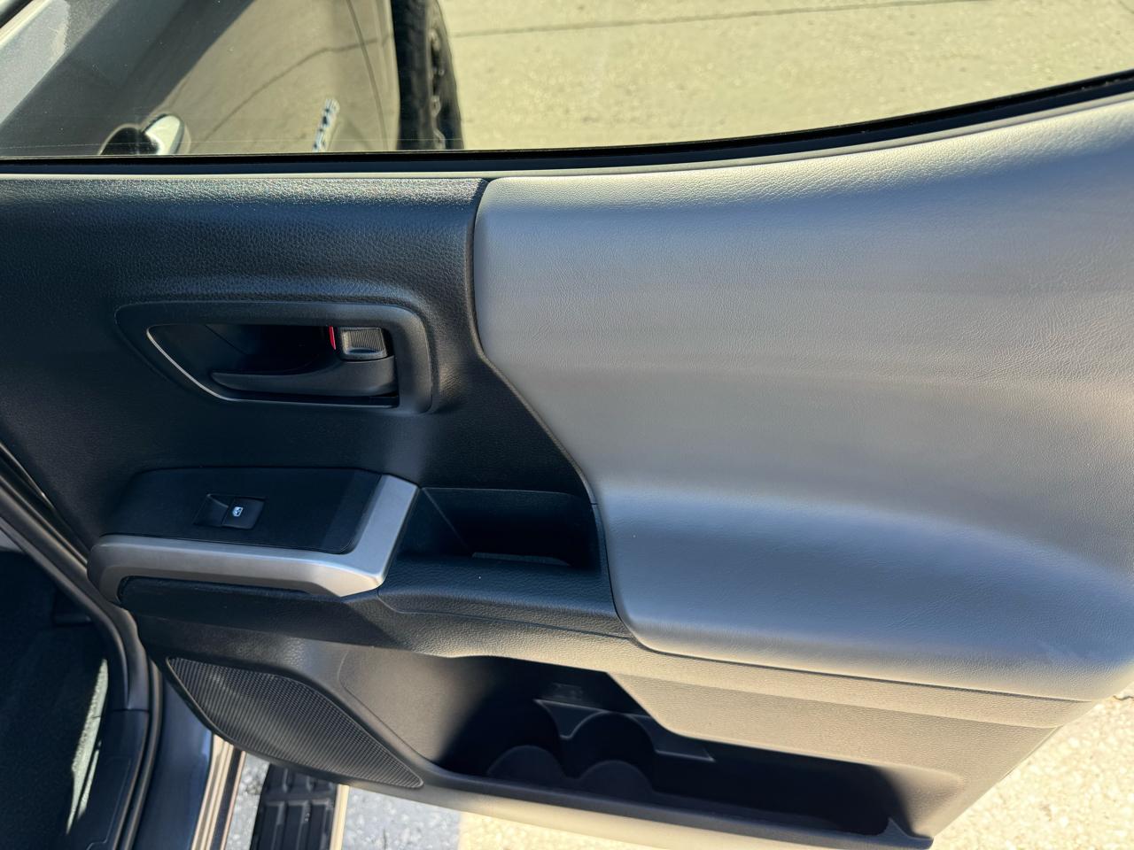 Toyota Tacoma 2WD Double Cab V6 AT SR5 (Natl) 2016