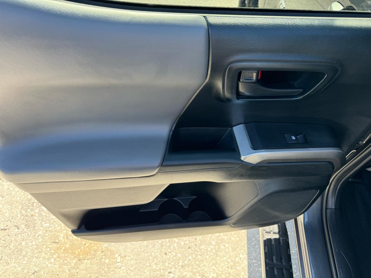 Toyota Tacoma 2WD Double Cab V6 AT SR5 (Natl) 2016