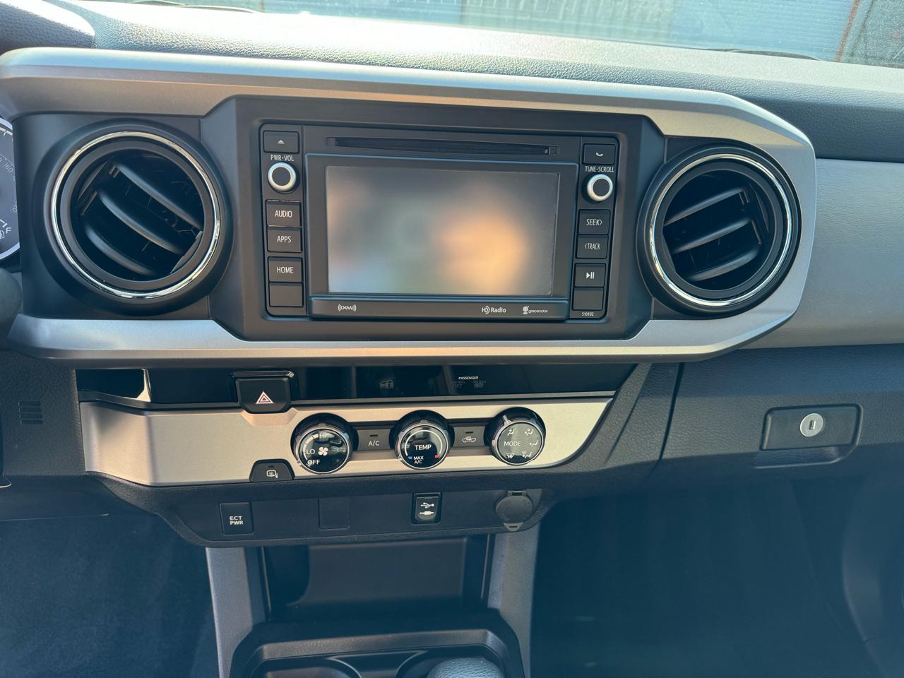 Toyota Tacoma 2WD Double Cab V6 AT SR5 (Natl) 2016