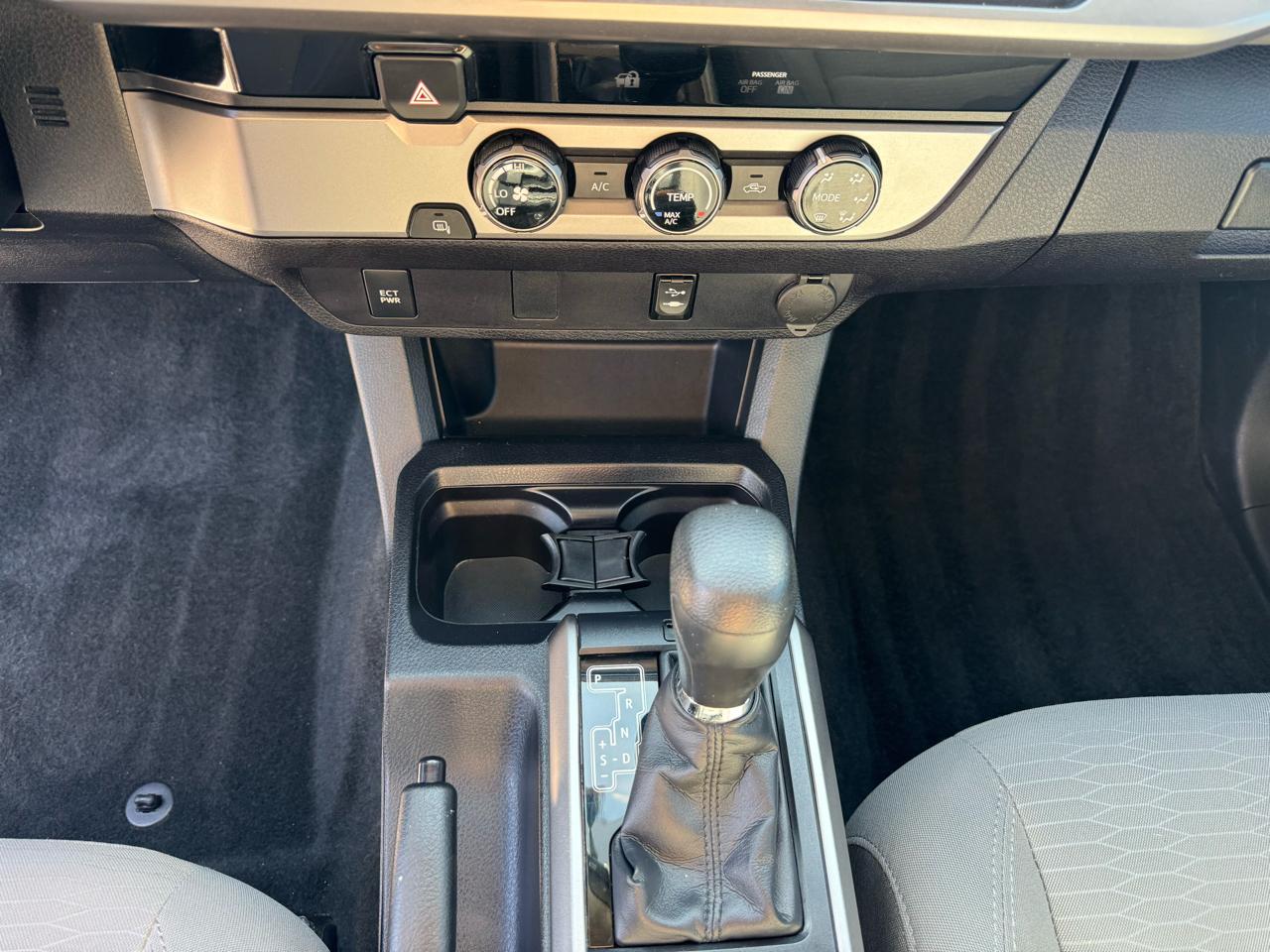 Toyota Tacoma 2WD Double Cab V6 AT SR5 (Natl) 2016