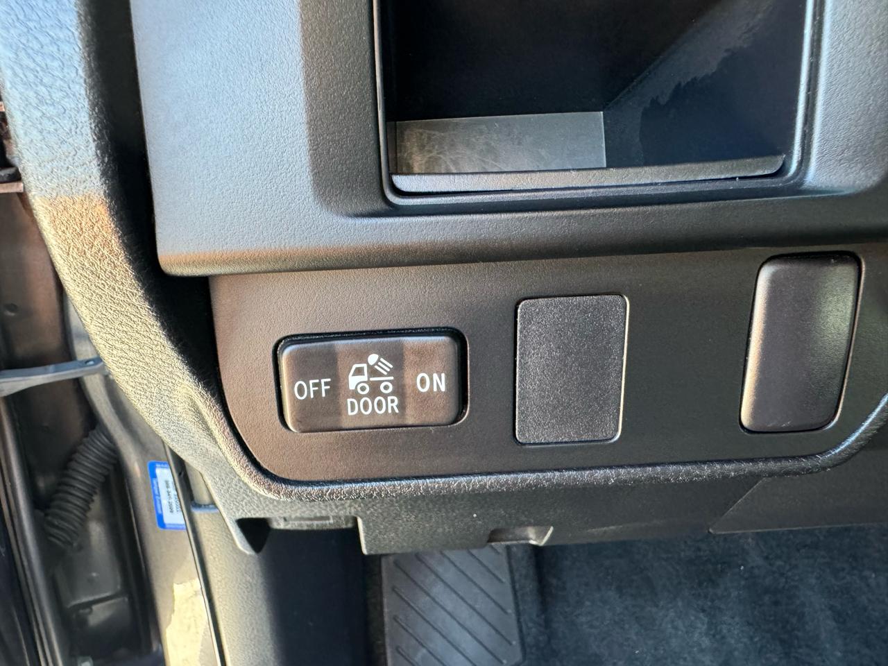 Toyota Tacoma 2WD Double Cab V6 AT SR5 (Natl) 2016