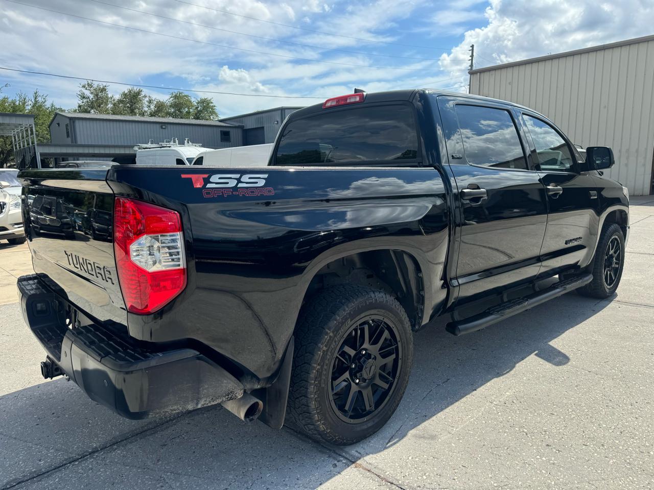 Toyota Tundra SR5 5.7L V8 CrewMax 4WD 2021