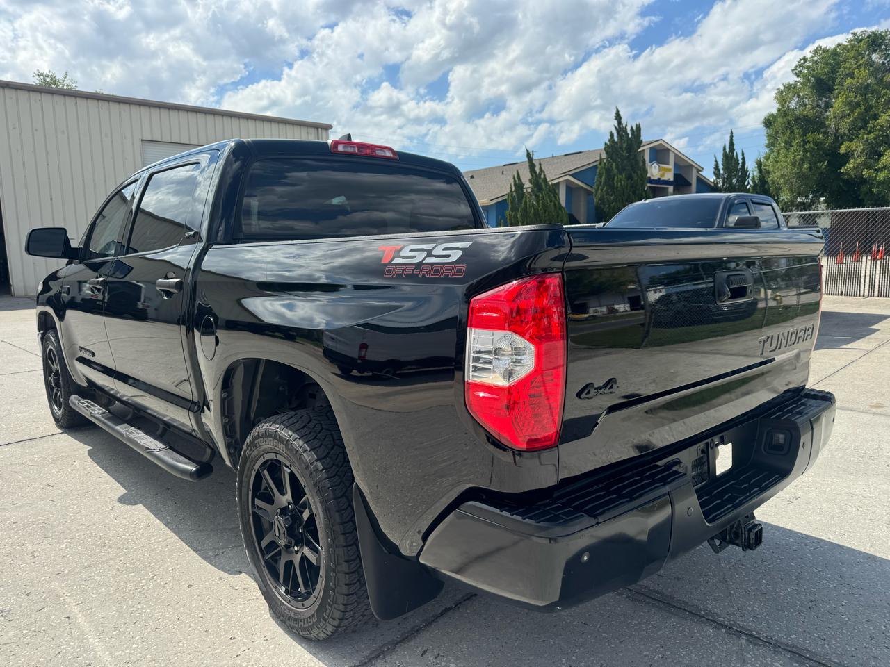 Toyota Tundra SR5 5.7L V8 CrewMax 4WD 2021