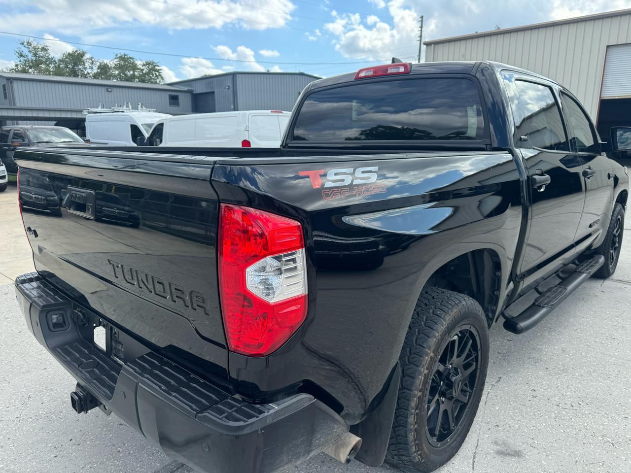 Toyota Tundra SR5 5.7L V8 CrewMax 4WD 2021