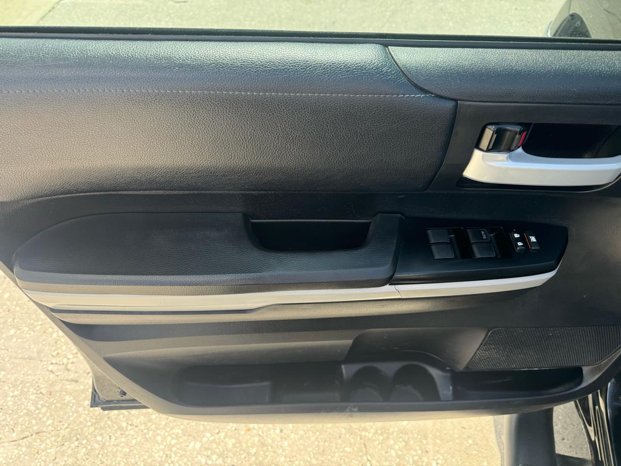 Toyota Tundra SR5 5.7L V8 CrewMax 4WD 2021
