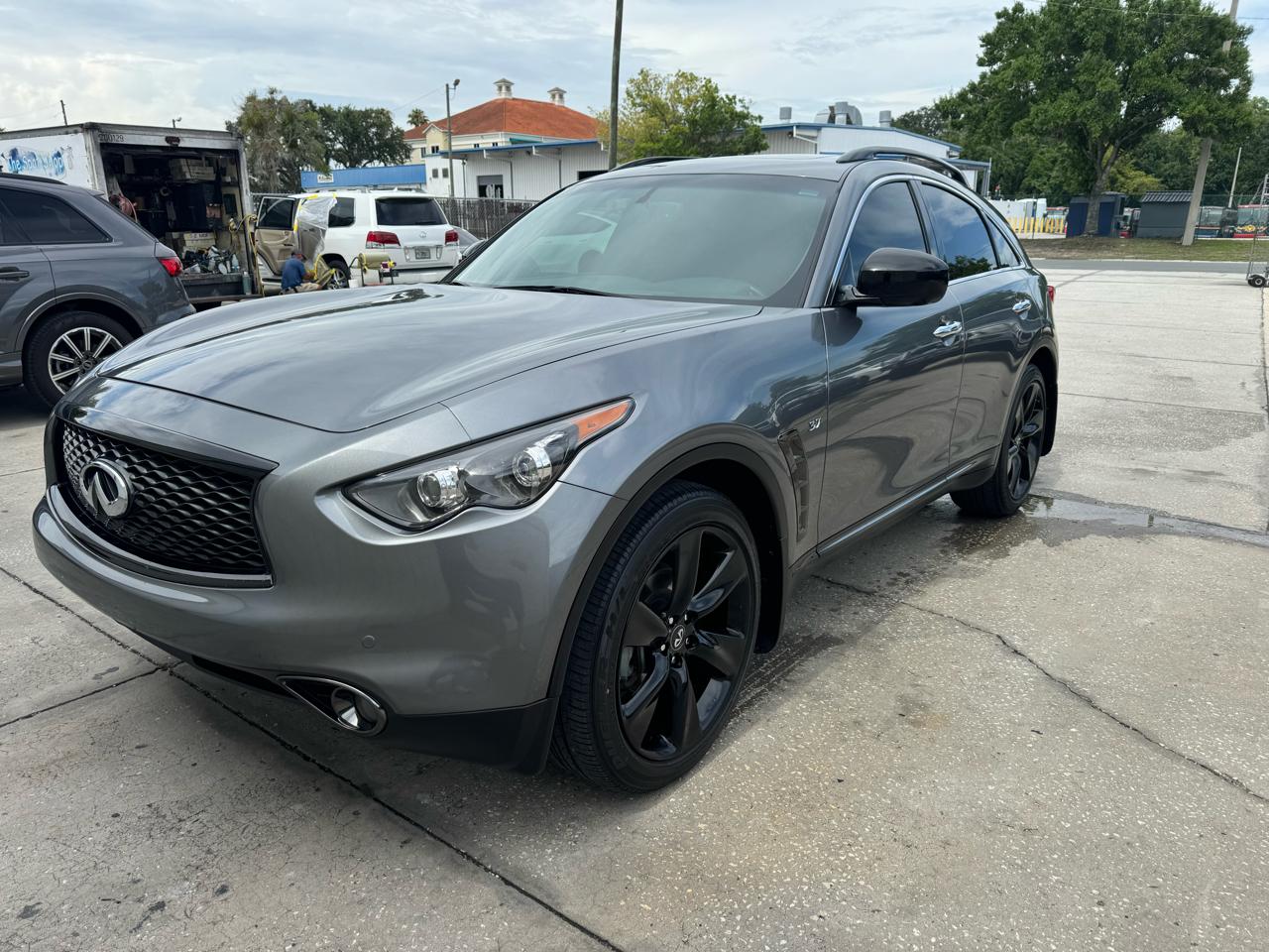 Infiniti QX70  2017