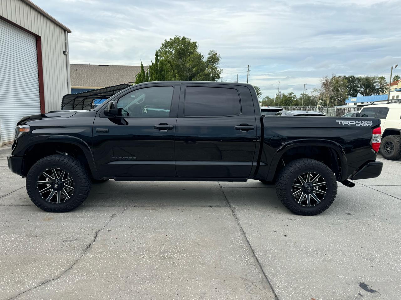 Toyota Tundra SR5 CrewMax 5.7L 4WD 2020
