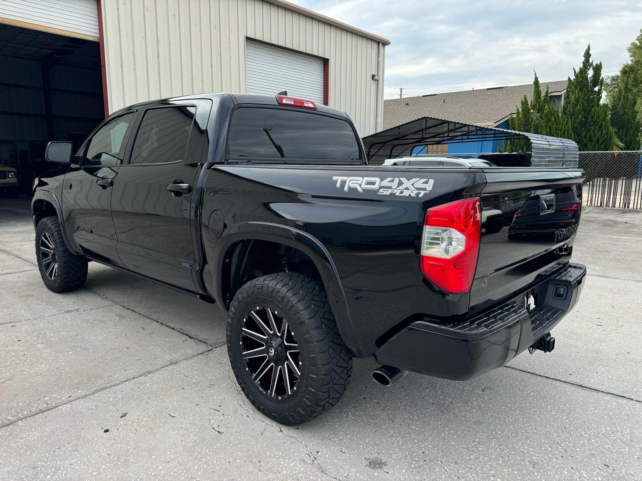 Toyota Tundra SR5 CrewMax 5.7L 4WD 2020