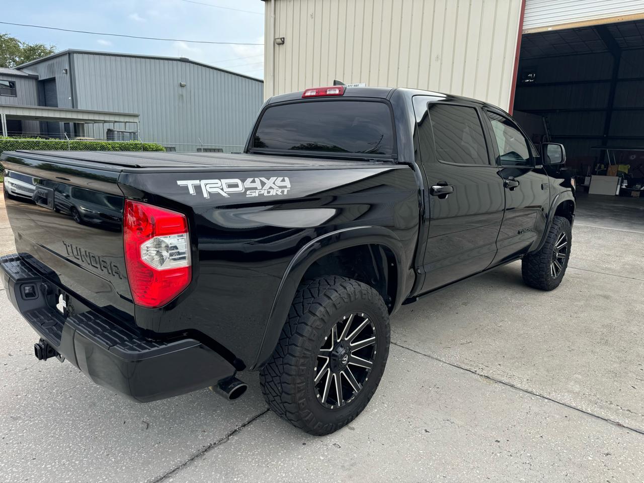 Toyota Tundra SR5 CrewMax 5.7L 4WD 2020