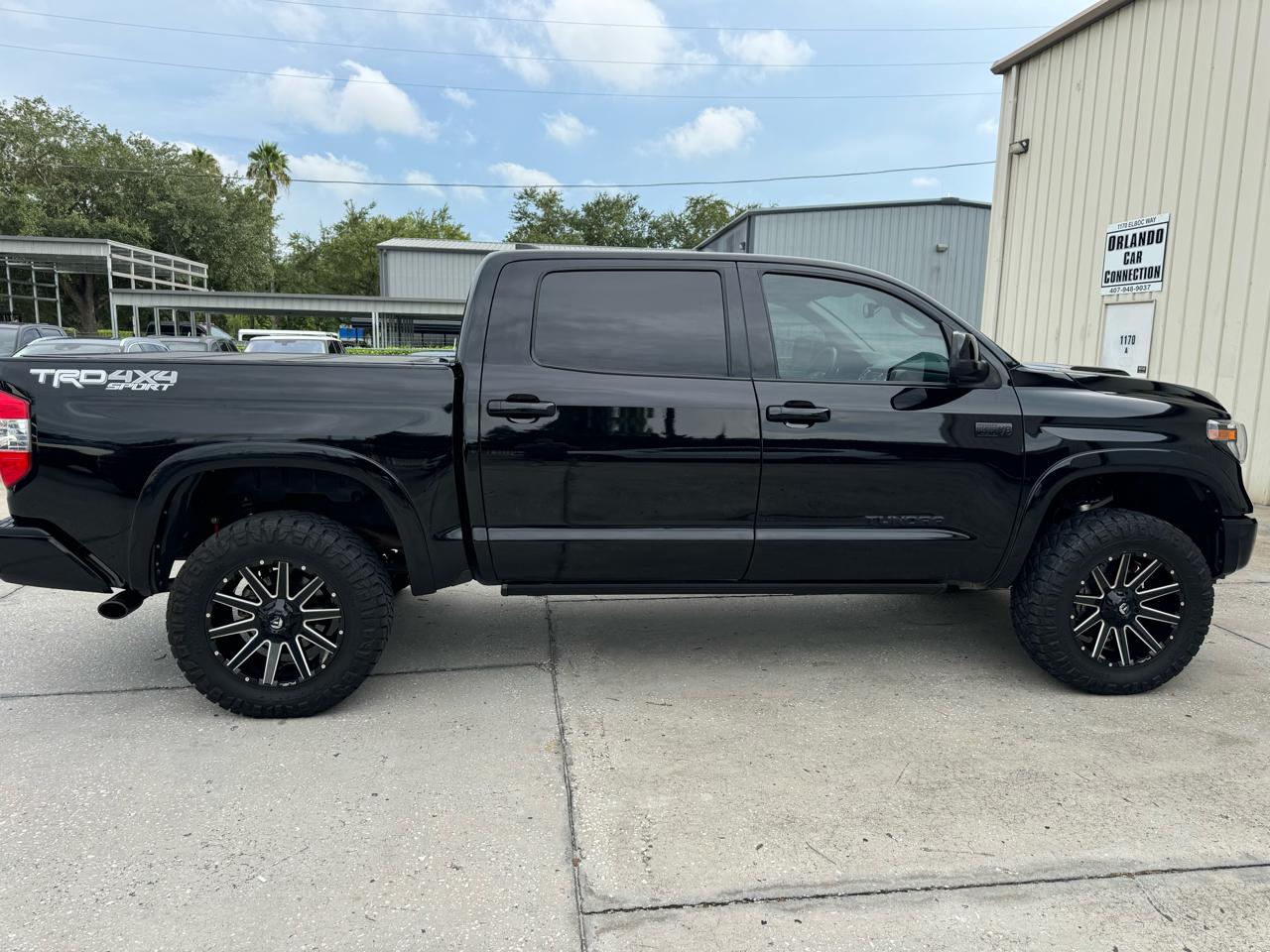 Toyota Tundra SR5 CrewMax 5.7L 4WD 2020