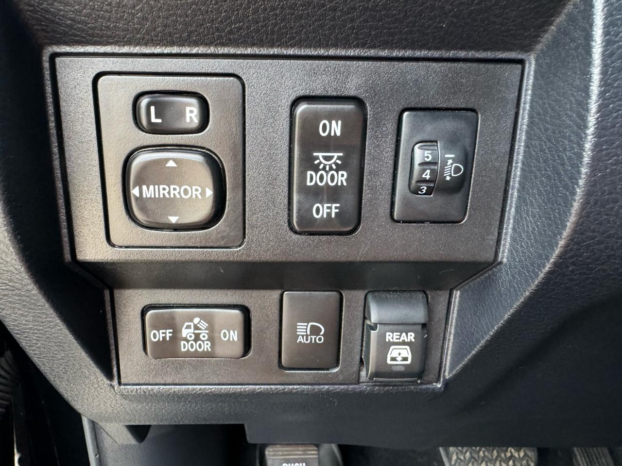 Toyota Tundra SR5 CrewMax 5.7L 4WD 2020
