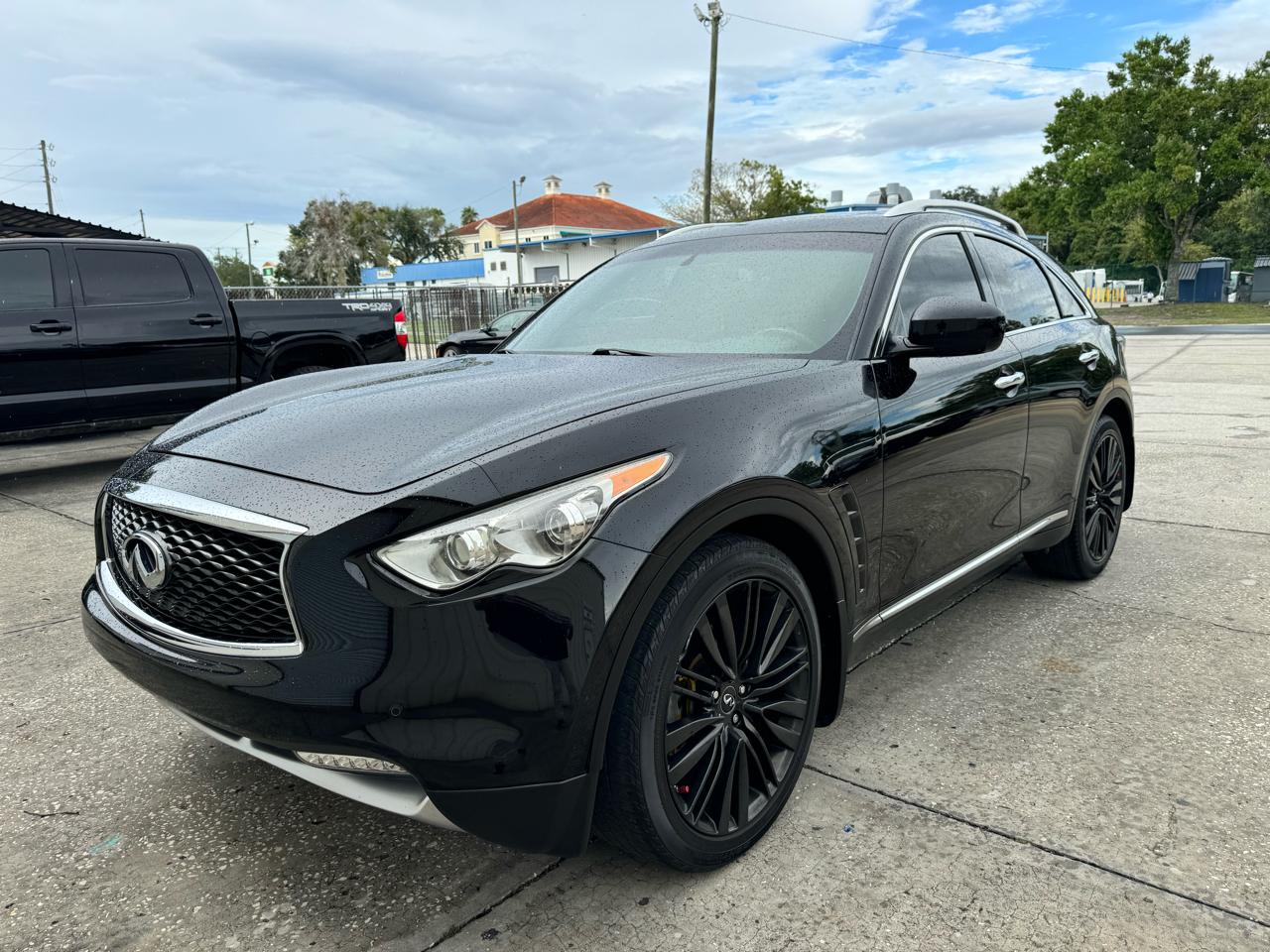 Infiniti QX70  2017