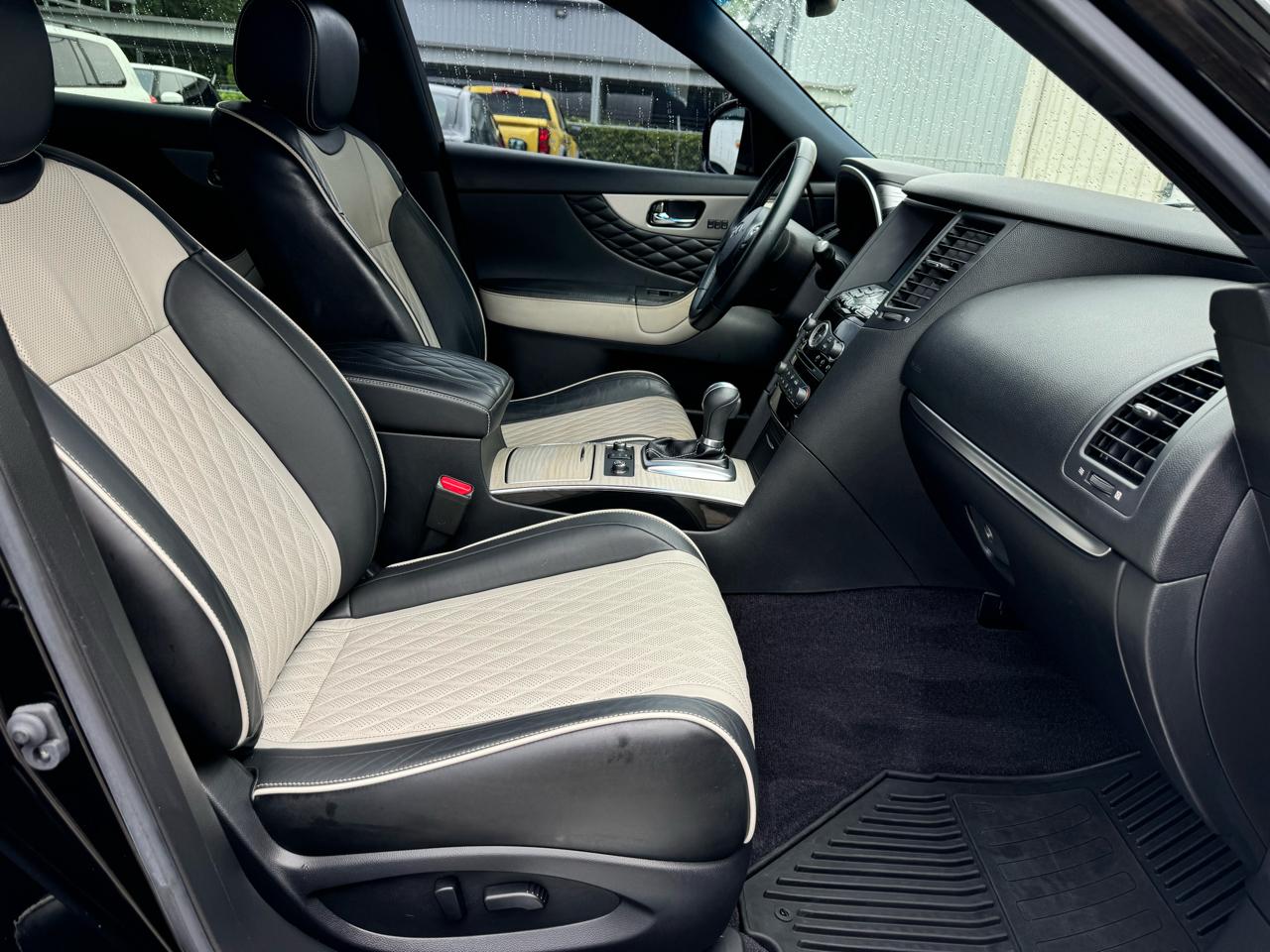 Infiniti QX70  2017