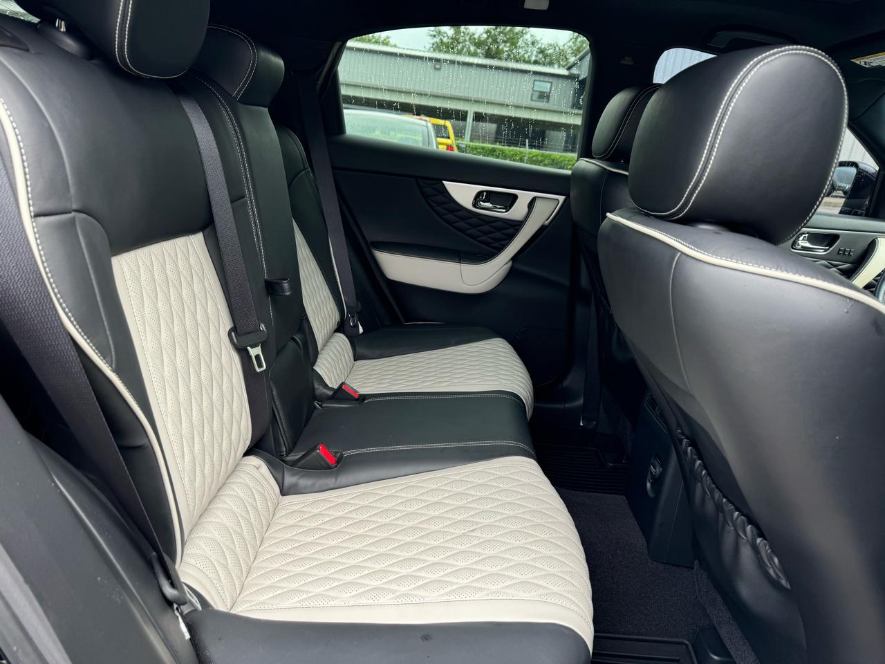 Infiniti QX70  2017