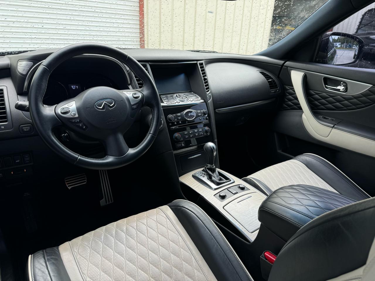 Infiniti QX70  2017