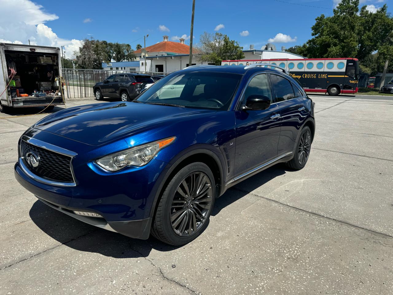 Infiniti QX70  2017