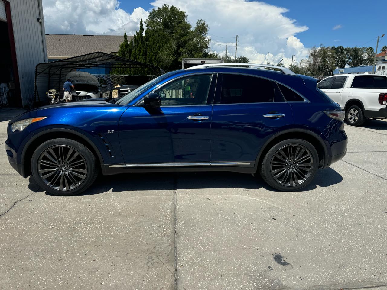 Infiniti QX70  2017