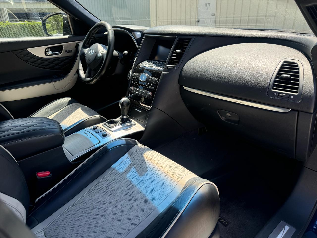 Infiniti QX70  2017