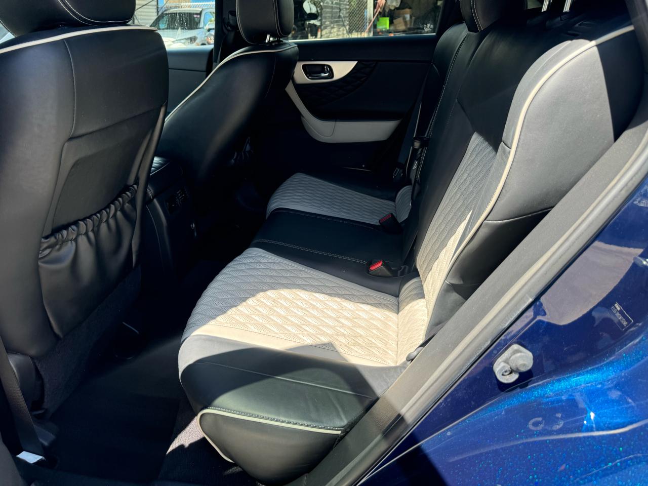 Infiniti QX70  2017