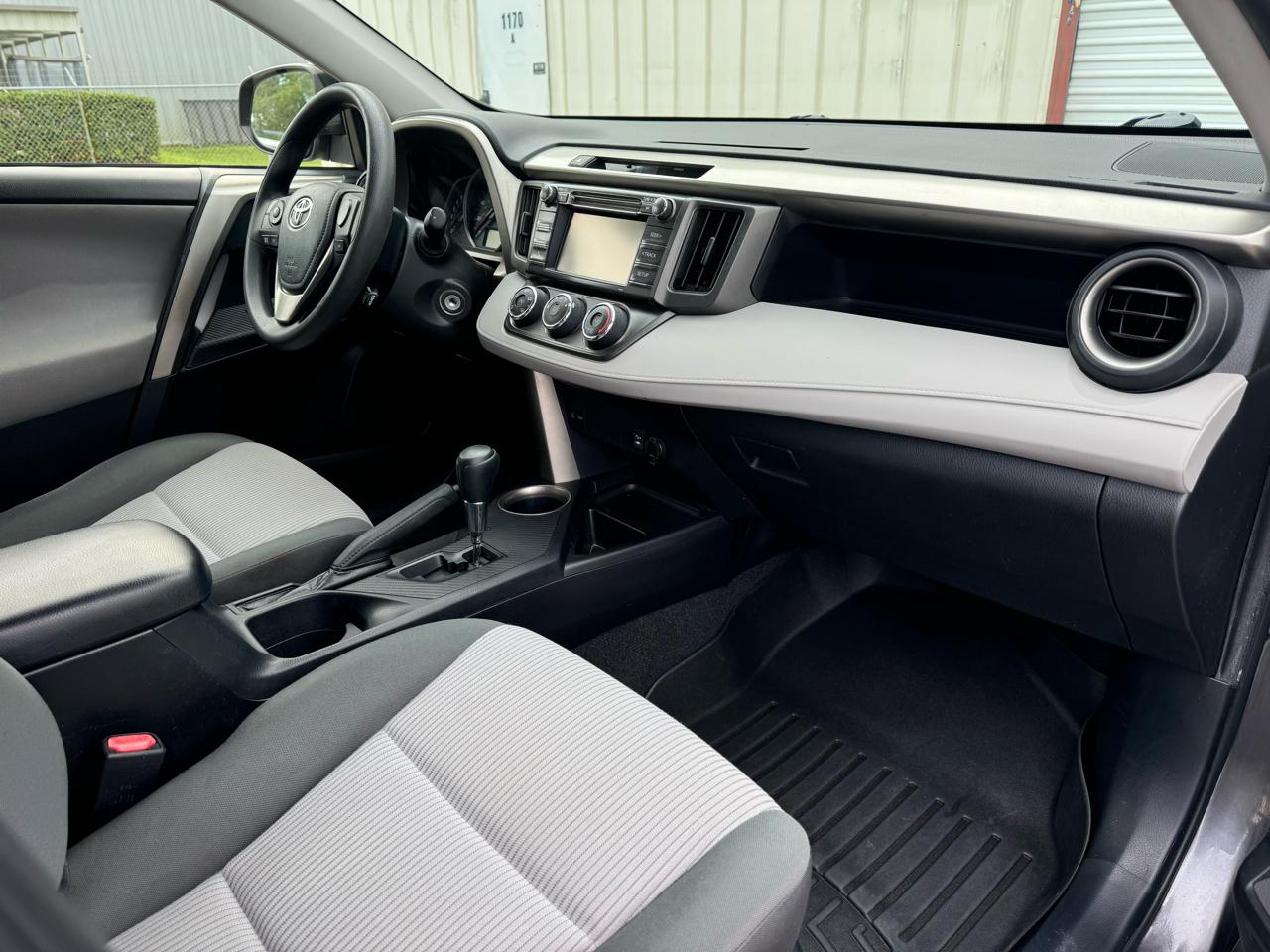 Toyota RAV4 LE FWD 2014