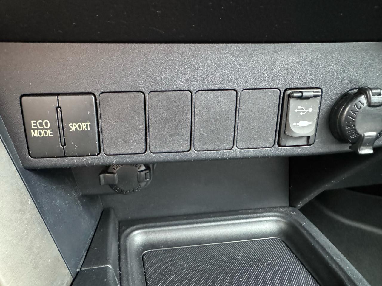 Toyota RAV4 LE FWD 2014