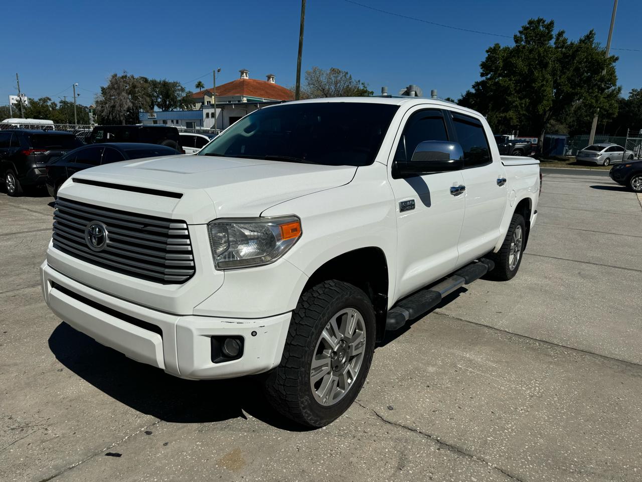 Toyota Tundra Platinum CrewMax 5.7L FFV 4WD 2017