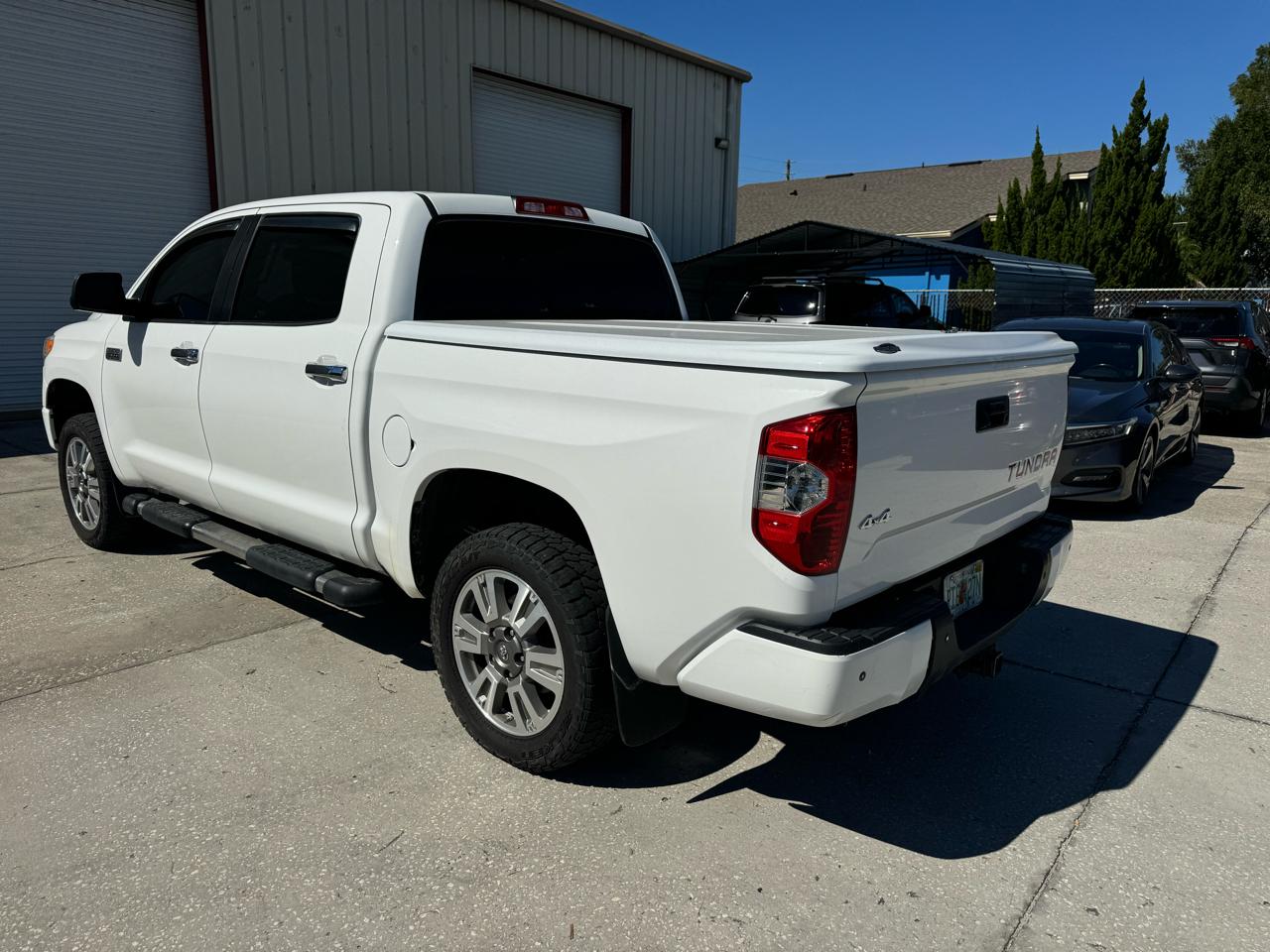 Toyota Tundra Platinum CrewMax 5.7L FFV 4WD 2017