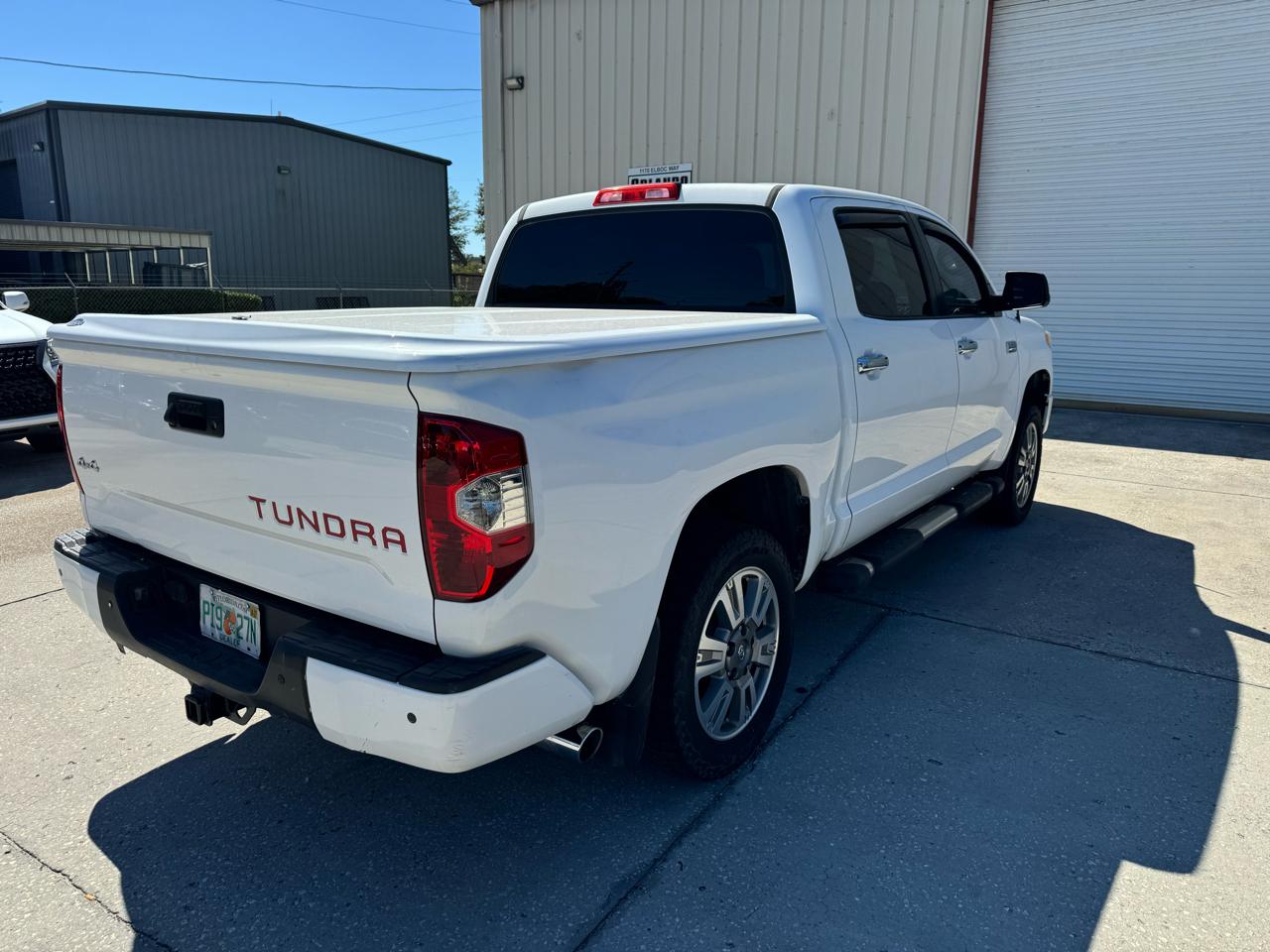 Toyota Tundra Platinum CrewMax 5.7L FFV 4WD 2017