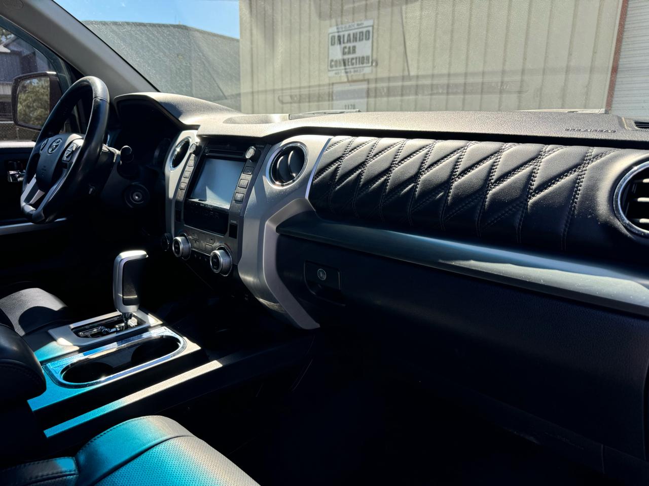Toyota Tundra Platinum CrewMax 5.7L FFV 4WD 2017