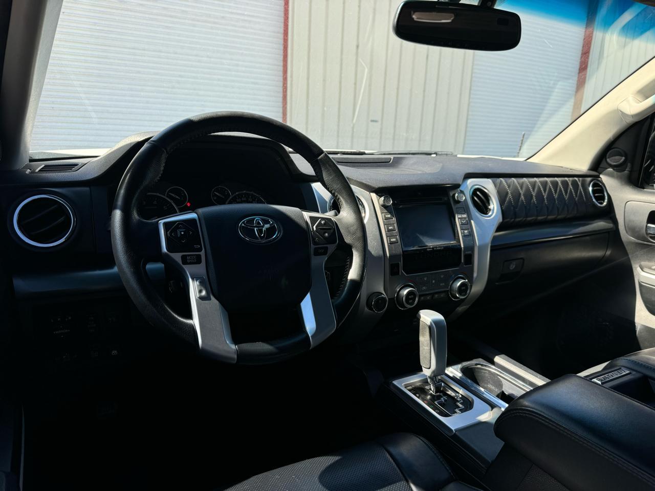 Toyota Tundra Platinum CrewMax 5.7L FFV 4WD 2017